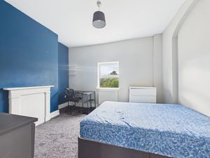 Bedroom- click for photo gallery